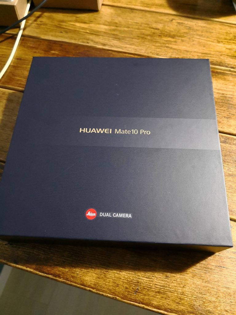 HUAWEI Mate 10 Proの箱
